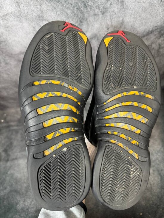 Size 9.5 | Jordan 12 Taxi No Box | Pre-Owned main image 6